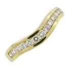 18ct gold diamond shaped band ring