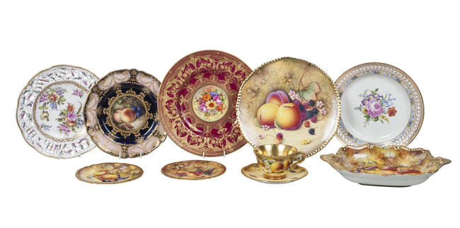 
	
		A pair of Royal Worcester porcelain plates by Peter Platt, 20th century, decorated with...