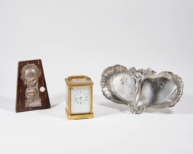 A French brass cased carriage clock, 20th century, with white enamel Roman dial inscribed 'W. H....