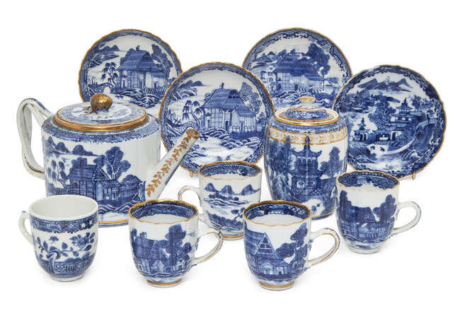 
	
		A Chinese blue and white porcelain tea set, 18th-19th century, comprising five cups,...