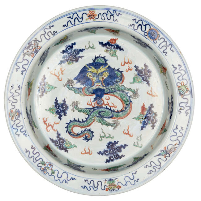 
	
		A Chinese porcelain wucai basin, Wanli mark, 18th century, painted to the central reserve...