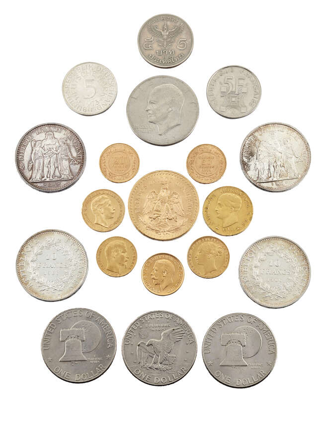 
	
		Eight gold coins, comprising: a Mexican 50 Pesos, 1947; an Italian 40 Lire, 1813; two sovereigns,...