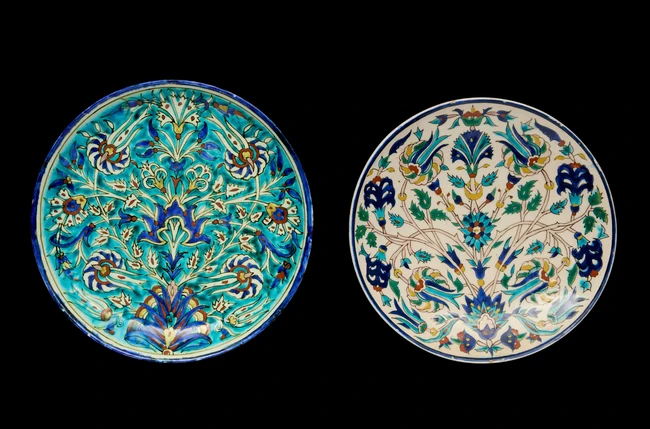 Two Kutahya rimless pottery dishes, Turkey, 20th century, 
Each shallow, on short straight...