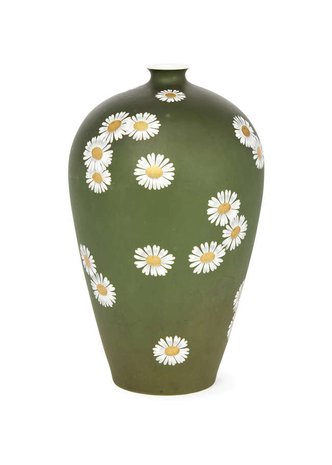 
	
		Richard Ginori, a porcelain vase decorated with marguerites
		20th Century, printed...