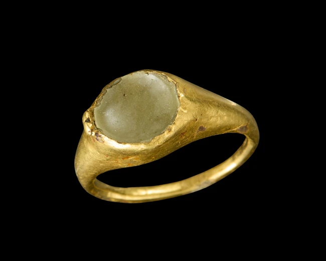 An Islamic medieval gold ring with inset now lacking,Near East, circa 12th century
The band...