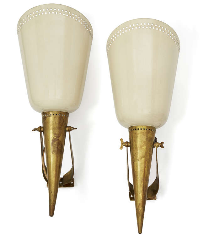 
	
		Attributed to Gino Sarfatti (Italian 1912-1985), a pair of brass and lacquered wall...