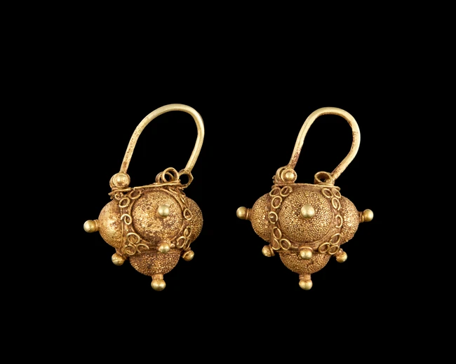 A pair of Fatimid gold earrings,Near East, 12th-13th century
Of hanging basket shape, composed...