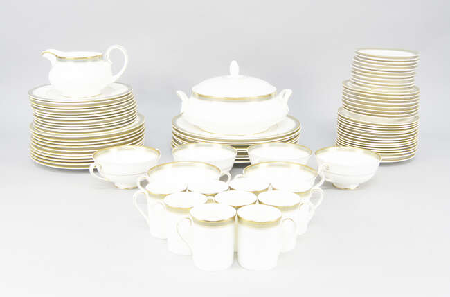 
	
		A Royal Doulton Clarendon part dinner service, to comprise eight dinner plates, ten...