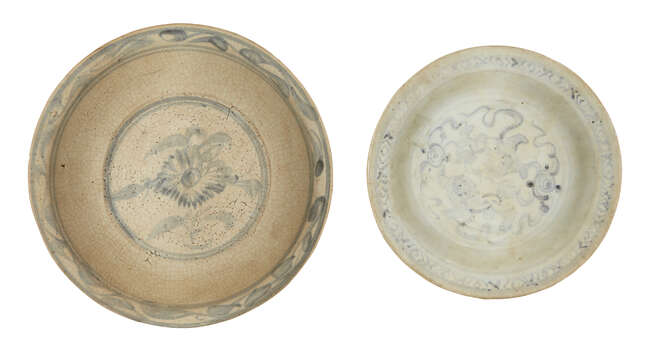 
	
		Two Chinese porcelain bowls, Ming dynasty, 17th century, each painted in underglaze blue,...