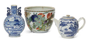 
	
		A Chinese porcelain jardinière, 20th century, painted in famille verte enamels with...