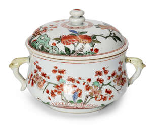
	
		A Chinese porcelain circular jar and cover, Kangxi period, painted in famille verte...