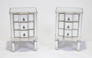 A pair of modern mirrored bedside chests, on square tapering legs, 73.5cm high, 48cm wide, 33cm...