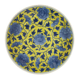 
	
		A Chinese porcelain Ming-style blue and yellow enamel dish, 19th century, painted in...