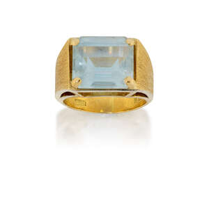
	
		An 18ct gold and aquamarine single stone ring, the single rectangular-cut aquamarine in...