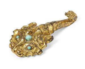 
	
		A Chinese gilt bronze belt hook, Han dynasty, finely cast as a tiger's head with...