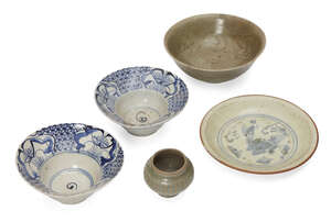 
	
		Eight pieces of Chinese pottery, Song - Qing dynasty, comprising a large Song white ware...