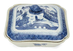 
	
		A Chinese export porcelain rectangular tureen and cover, late 19th century, painted in...