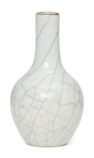 
	
		A Chinese porcelain Ge-type small bottle vase, late Qing dynasty, covered in a thick pale...