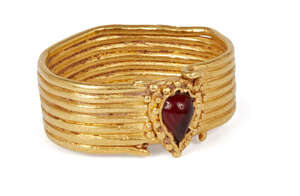 An ancient gold ring with pear-shaped red glass stone, 6th4th century BC., ring size M approx., diam. 1.8cm, weight 7gr. 
		 
		Provenance: Private Collecti