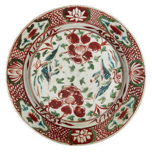 
	
		A Chinese Zhangzhou ware dish, Ming dynasty, 17th century, painted in red, green and...