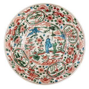 
	
		A large Chinese Zhangzhou ware charger, 16th century, painted in red, green and turquoise...