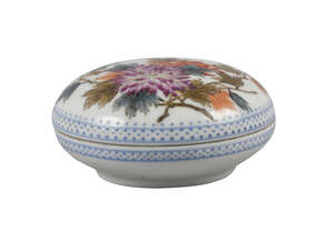 
	
		A Chinese porcelain circular seal paste box, Republic period, finely painted in famille...