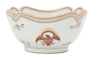 A Chinese export porcelain square bowl, 20th century, painted in famille rose enamels with eagle...