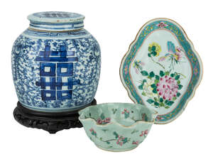 Three Chinese porcelains
Qing dynasty, 19th century
Comprising a blue and white double happiness...
