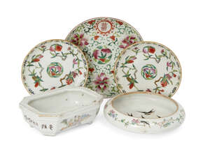 
	
		Five pieces of Chinese famille rose porcelain, 19th-early 20th century, comprising...