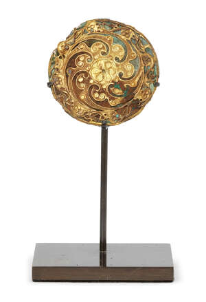 
	
		A Chinese bronze and gold circular plaque, Eastern Han dynasty, finely filigree and bead...