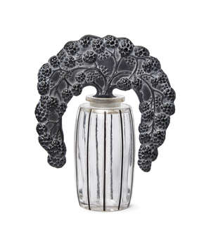 René Lalique (1860-1945), a rare glass scent bottle with parabola-shaped stopper
Bouchon Mûres,...