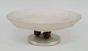 
	
		A frosted glass dish, 20th century, moulded with flying sea gulls, resting on three...