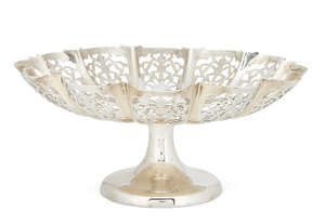 A large silver pierced comport, Sheffield, c.1933, Viner's Ltd., the scalloped rim to pierced sides, the body raised on a circular spreading foot, 24cm dia