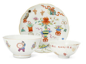 
	
		A Chinese porcelain dish, 19th century, with a gilt scalloped rim, painted in famille...