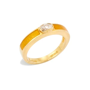 Kutchinsky. An 18ct gold diamond and enamel ring, with an oval brilliant-cut diamond in bezel setting, to yellow enamel shoulders and a plain hoop, London hall