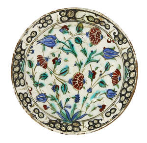 
	
		An Iznik pottery dish, Turkey, circa 1600, of shallow form, with sloping rim, underglaze...