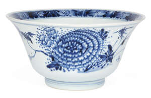 A Chinese porcelain bowl, Kangxi period, painted in underglaze blue to the interior with a floral sprig inside a floral border to the rim, and to the exterior 