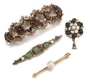 A small group of jewellery, comprising: a pearl single stone brooch; a late 19th century Austro-Hungarian silver gilt hexafoil brooch/pendant, the half-pearl c