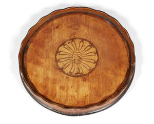 
	
		A Regency inlaid satinwood circular tray, wavy gallery inlaid with central shell, 29cm...