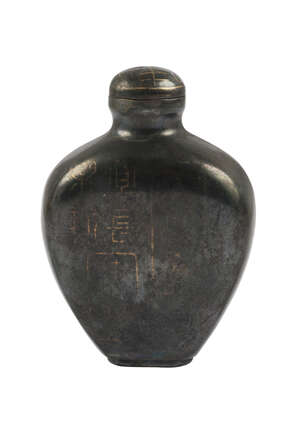 
	
		A Chinese metal and gold inlaid snuff bottle, late Qing dynasty, decorated to one side...