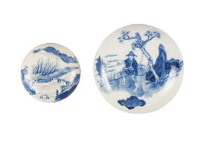 
	
		Two Chinese porcelain seal paste boxes and covers, Qing - Republic, one painted in...