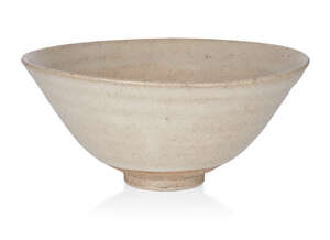 Katharine Pleydell-Bouverie (1895-1985), 
 
Buff coloured footed bowl,
Glazed stoneware, 

