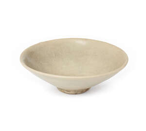 A Chinese celadon glazed bowl, Song/Yuan, of even olive green tone, with slightly rounded sides and straight footrim, 13cm diameter