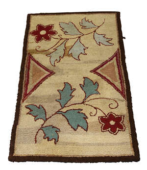 American, a hook rug 
		Mid-20th Century
		Woven with flowers and triangular motifs
		156 x 90 cm