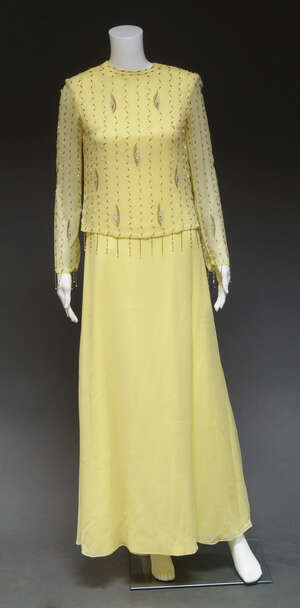 
	
		A large collection of ladies vintage fashion, mostly 1970s, day and evening dresses (a...