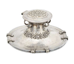 Omar Ramsden (1873-1939)
Arts and Crafts Tudor rose and thorns inkwell with cover, 1920Silver