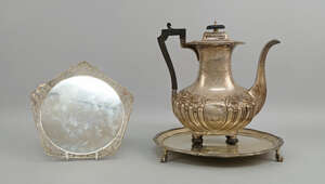 
	
		A silver coffee pot, Sheffield c.1903, makers mark rubbed, of ovoid baluster form, with...