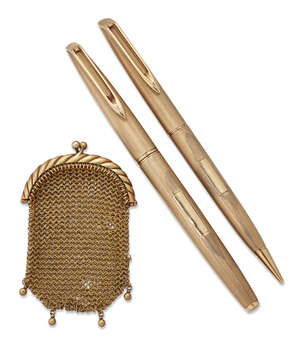
	
		A 9ct gold-mounted fountain pen and pencil set, and an Edwardian gold mesh purse, the pen...