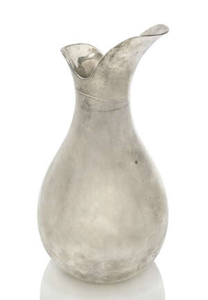 
	
		A Modern silver Carafe 
		Makers Mark 'SRM', London hallmarks  2000, 925, inscribed...