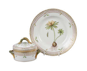 A Royal Copenhagen Flora Danica sugar bowl and cover, 20th century,  the lid painted with specimen flowers, titled to the interior lid, Anagallis tenella L,, p